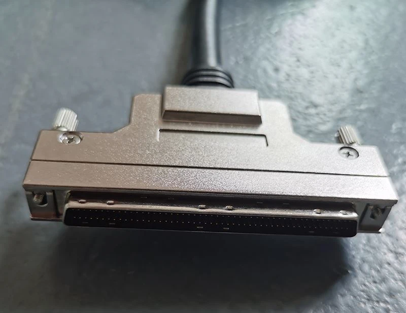 100-pin SCSI Cable with screw